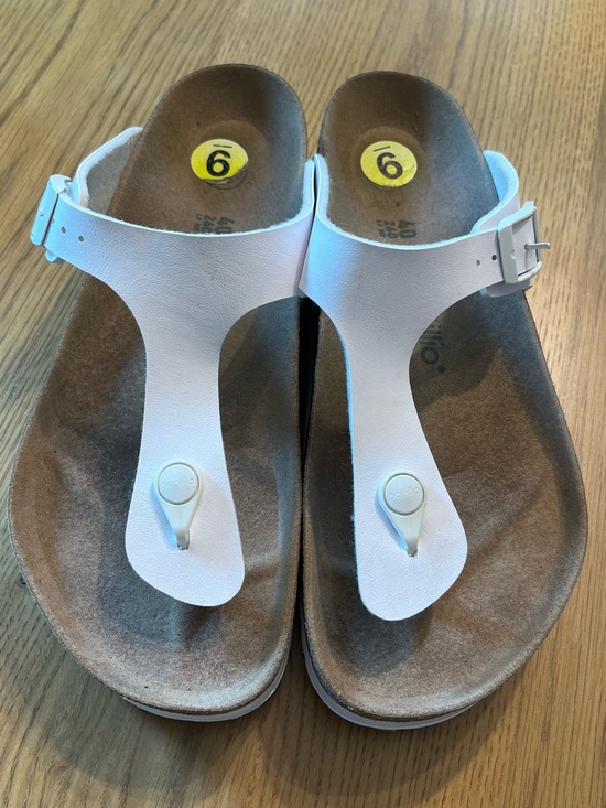 Birkenstock Shoes - Women’s Birkenstock White Gizeh Sandals- Size 40